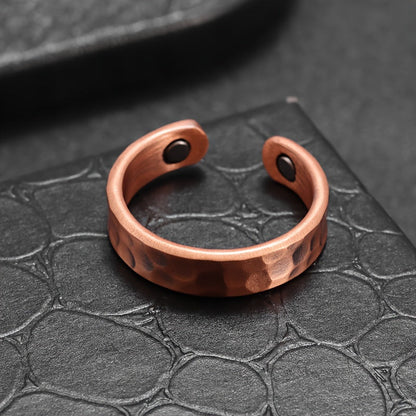 Anello a fascia in rame testurizzato