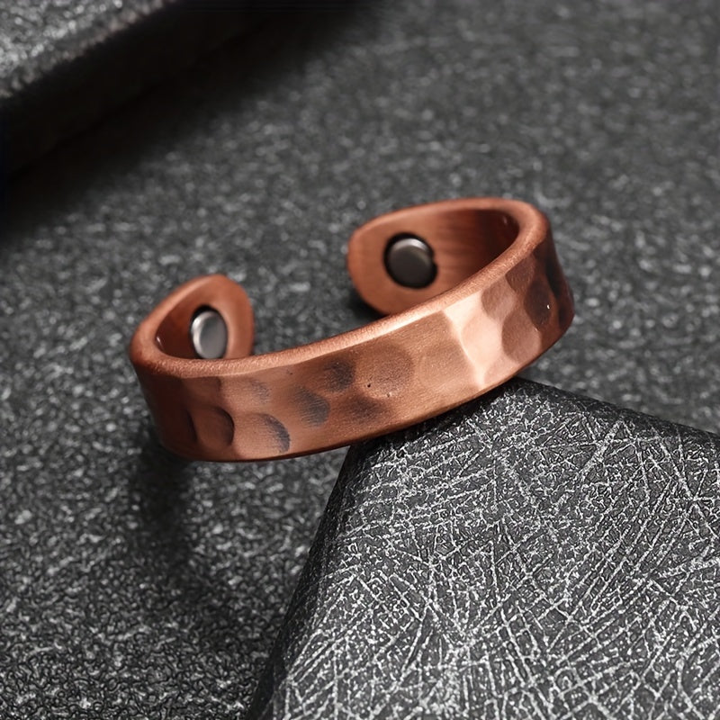 Anello a fascia in rame testurizzato