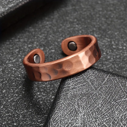 Anello a fascia in rame testurizzato