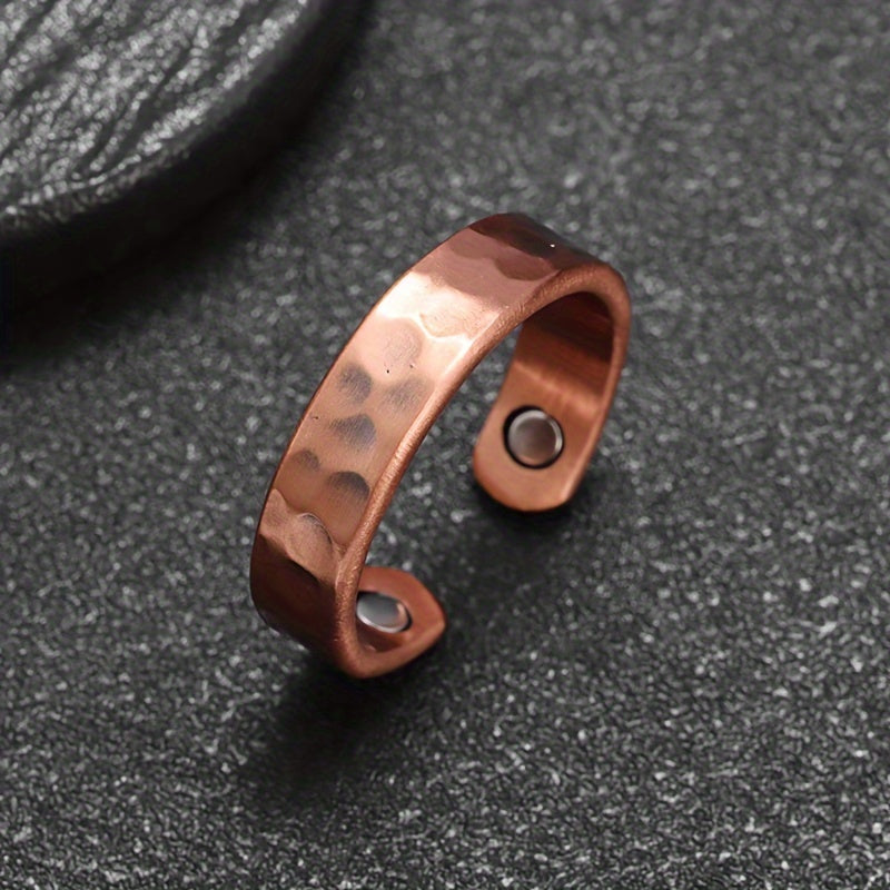 Anello a fascia in rame testurizzato