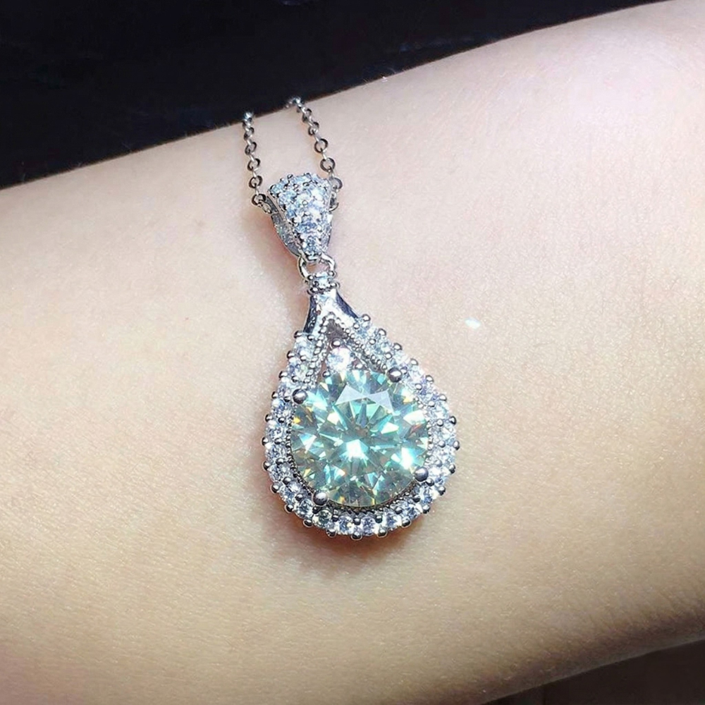 Alindra Voselle Necklace | White Gold