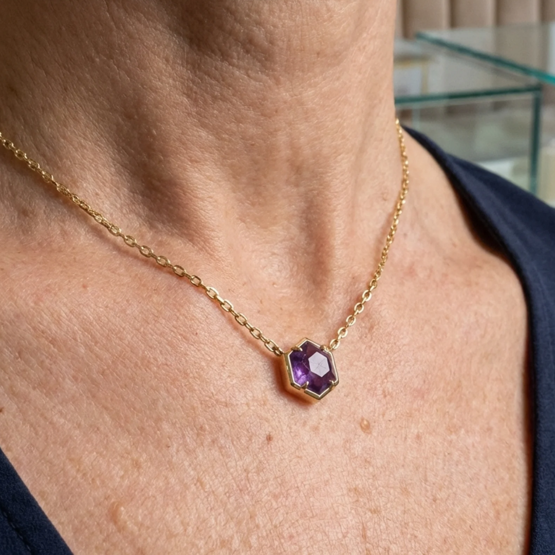 Collana con ciondolo in ametista con incastonatura a lunetta | Oro rosa