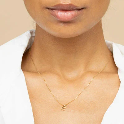 Collana con iniziale stile lettera d'amore | Oro bianco
