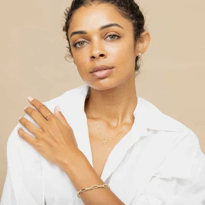 Collana con iniziale stile lettera d'amore | Oro bianco