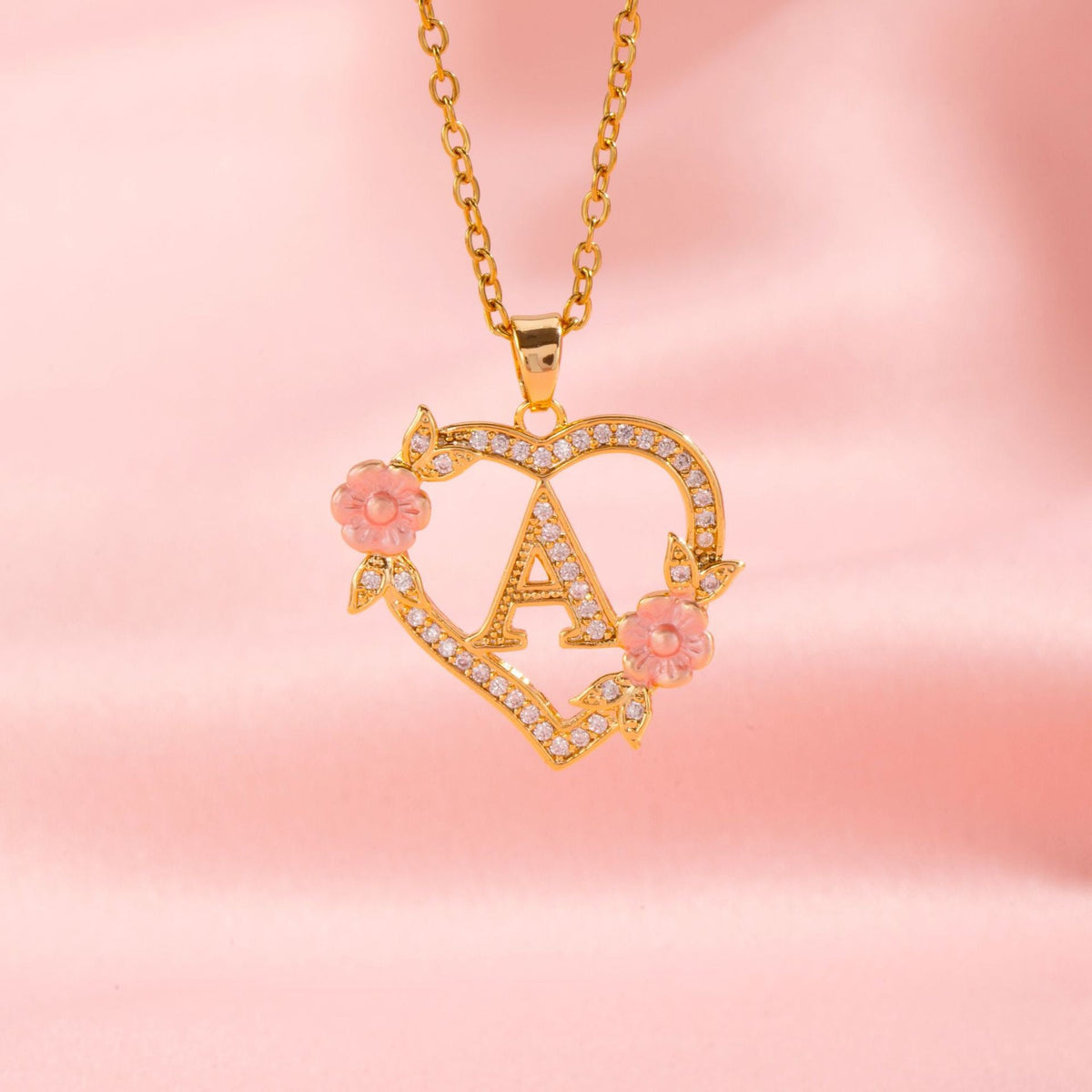 Collana con iniziale e charm floreale | Oro