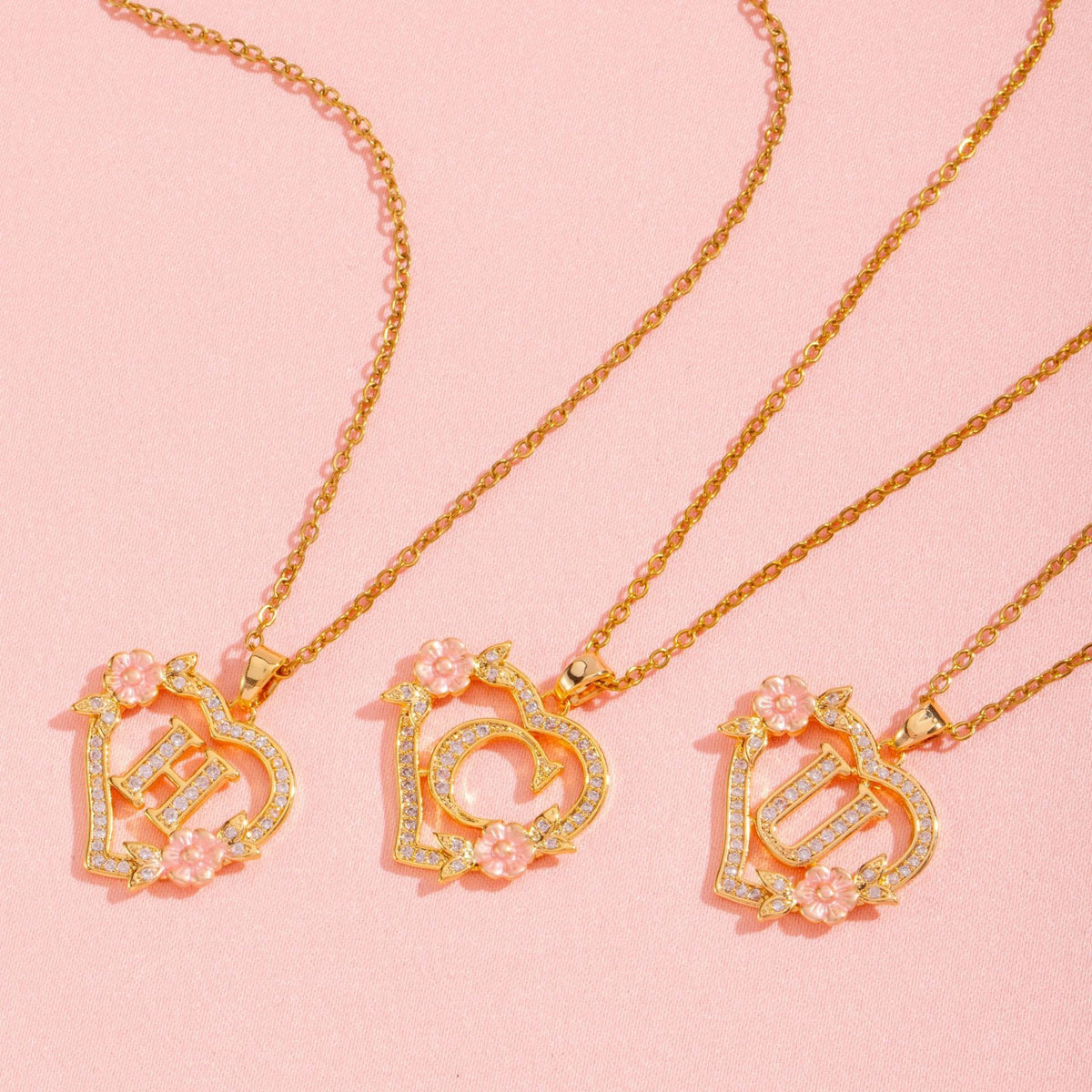 Collana con iniziale e charm floreale | Oro