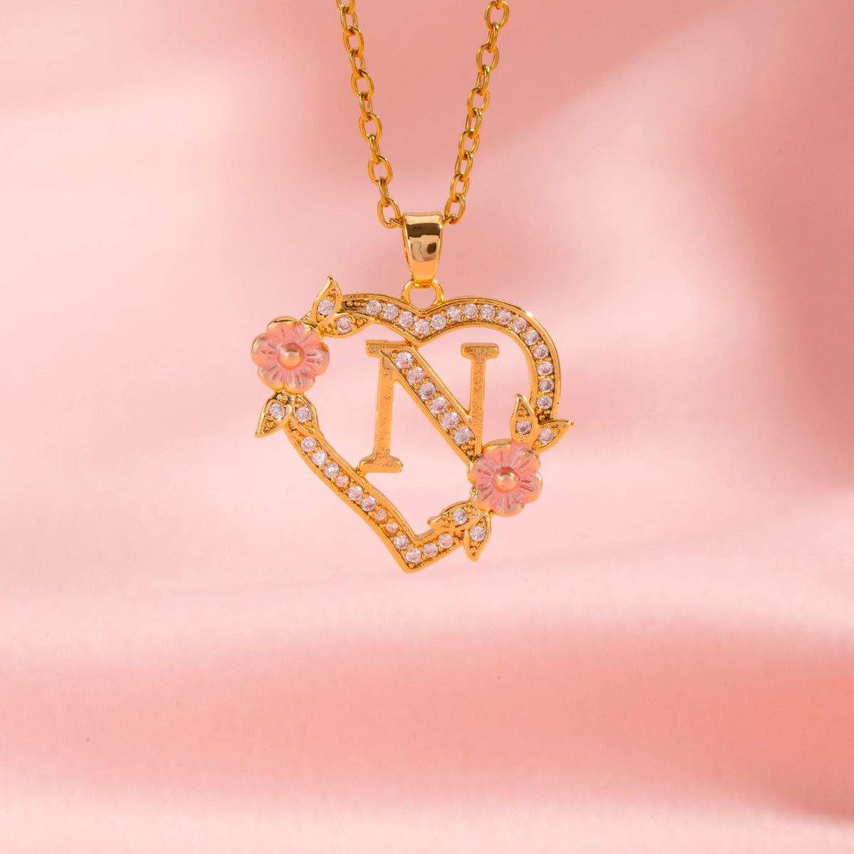 Collana con iniziale e charm floreale | Oro