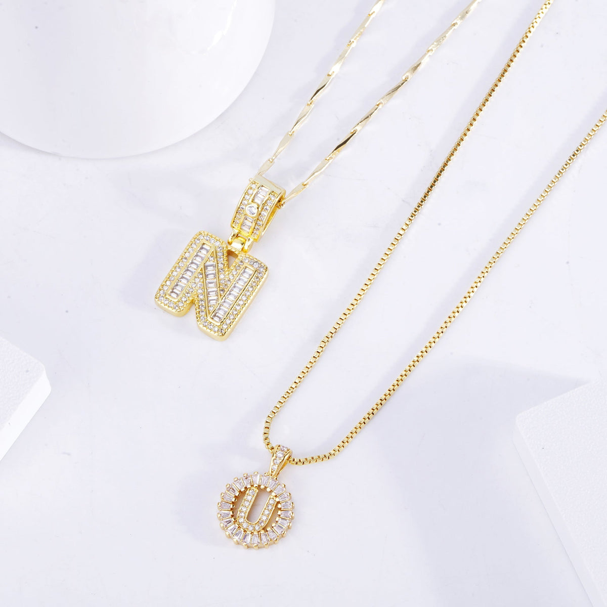 Set di collane con iniziale pavé | Oro
