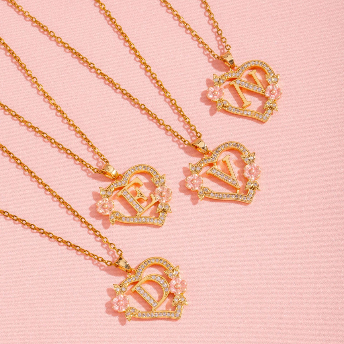 Collana con iniziale e charm floreale | Oro