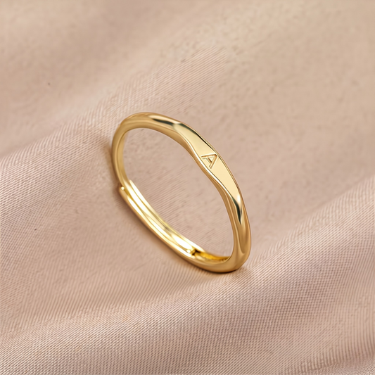 Anello con lettera Elara | Oro