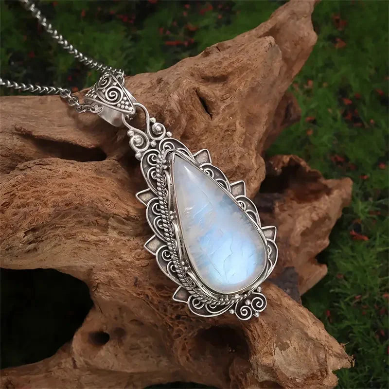 Collana con pendente in pietra di luna antica | Oro